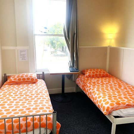 215 Edinburgh Castle Hostel Оукланд Екстериор снимка