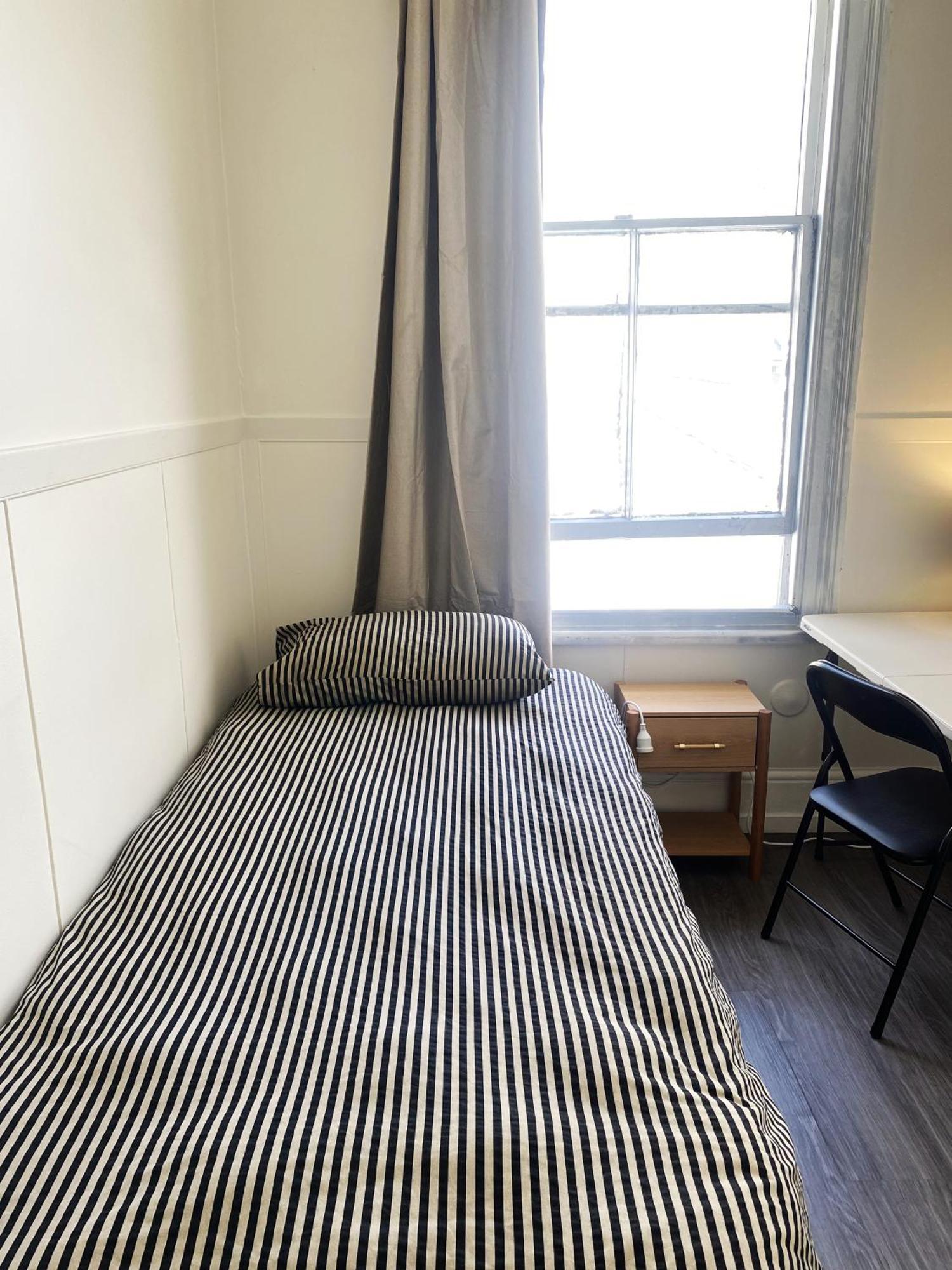 215 Edinburgh Castle Hostel Оукланд Екстериор снимка