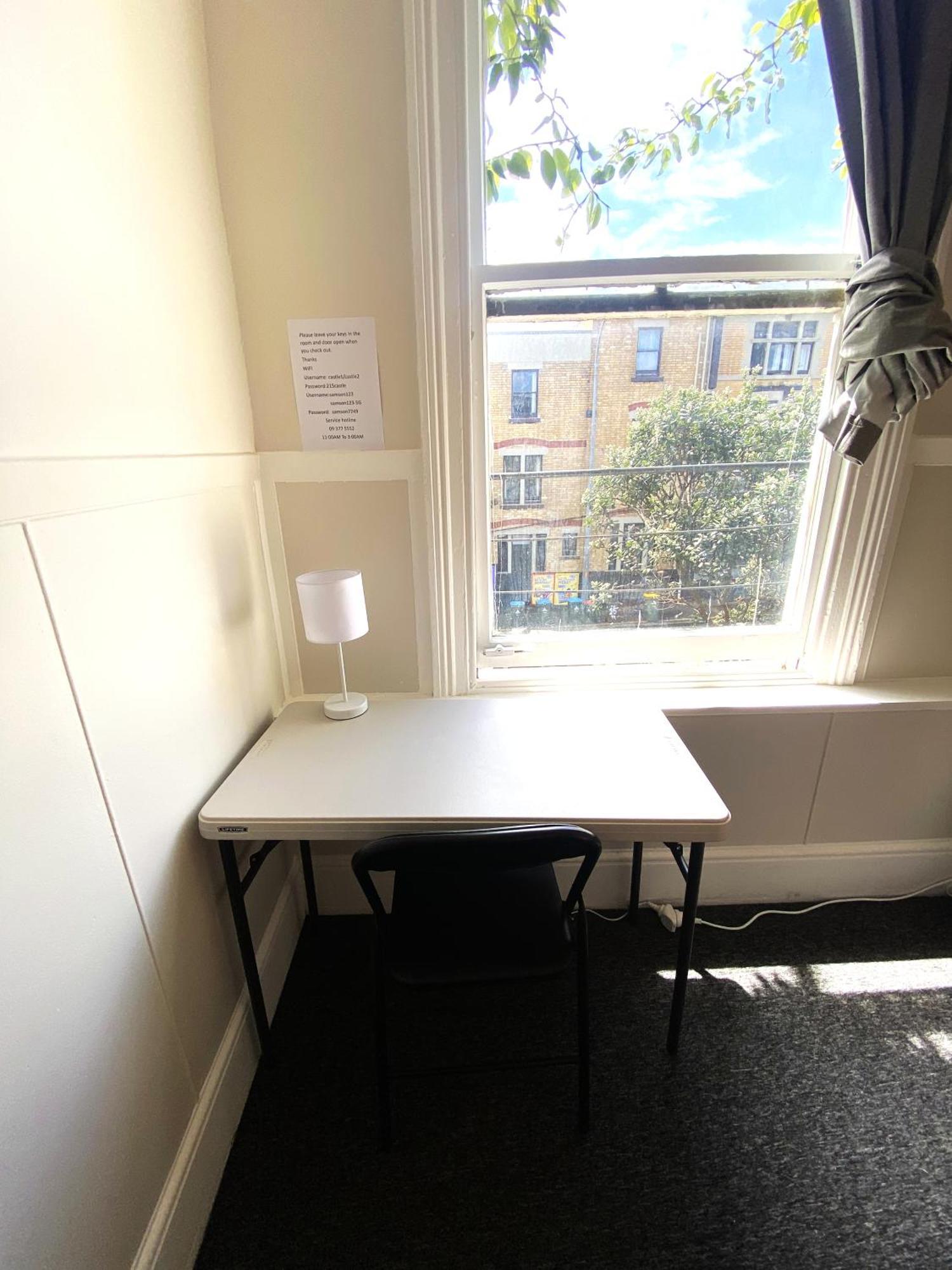 215 Edinburgh Castle Hostel Оукланд Екстериор снимка