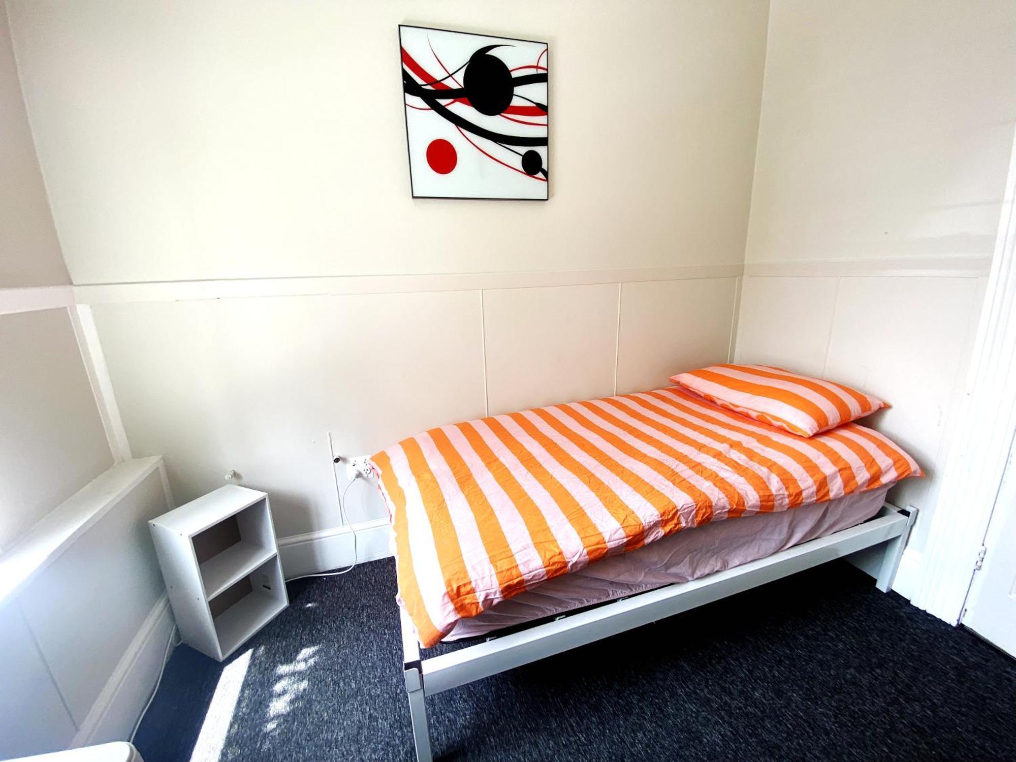 215 Edinburgh Castle Hostel Оукланд Екстериор снимка