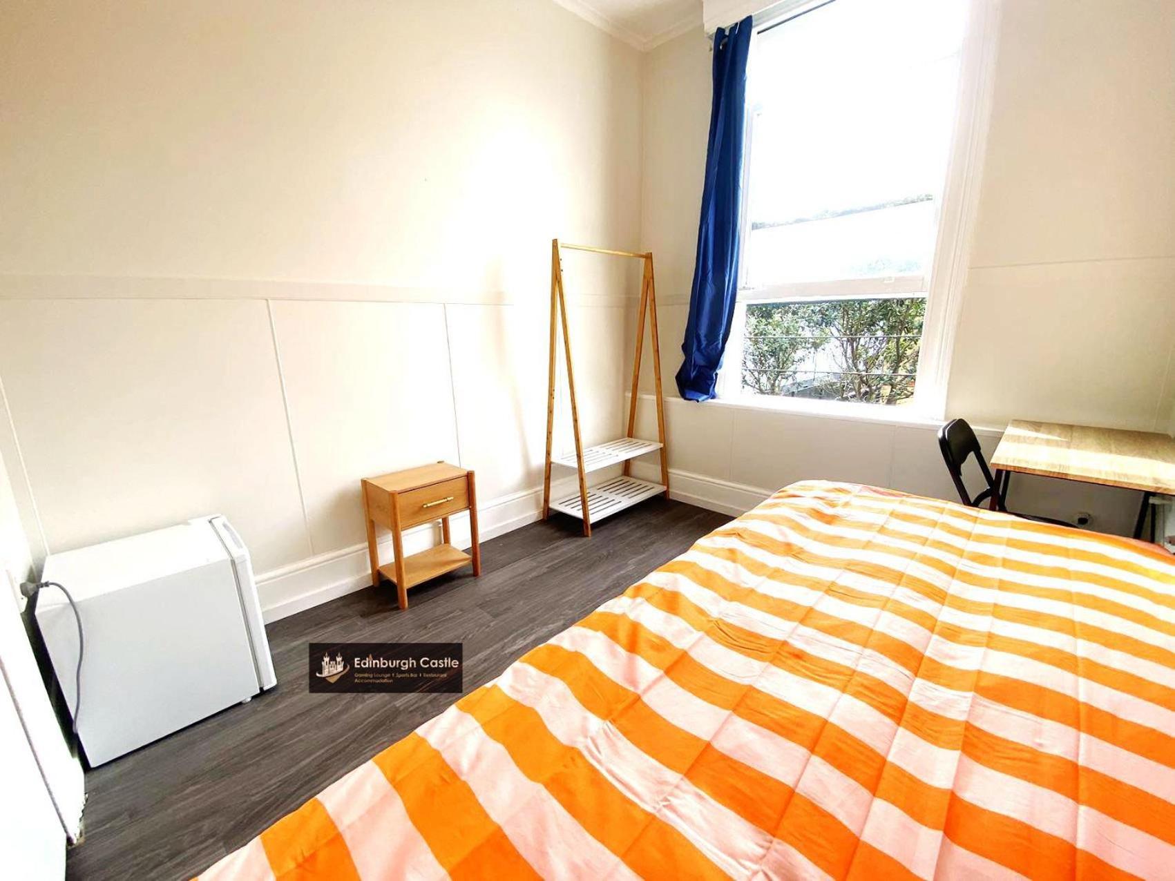 215 Edinburgh Castle Hostel Оукланд Екстериор снимка