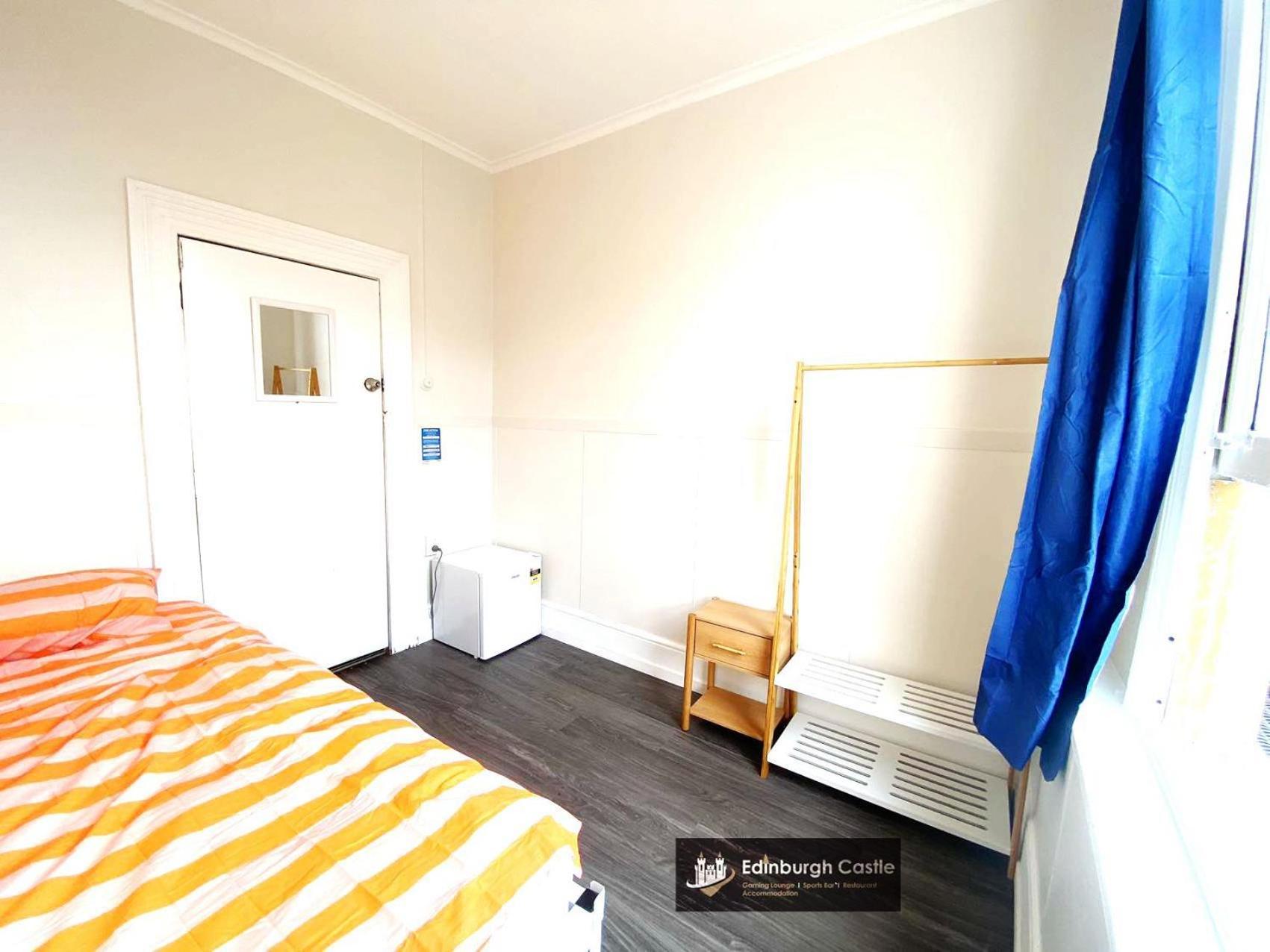 215 Edinburgh Castle Hostel Оукланд Екстериор снимка