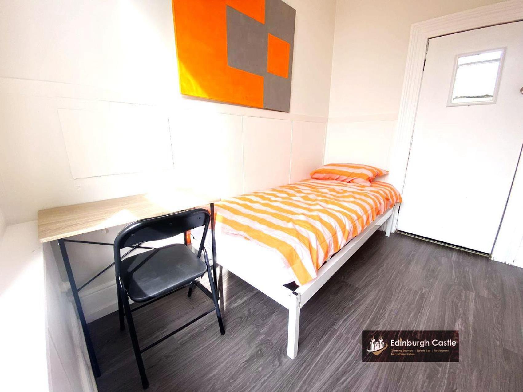 215 Edinburgh Castle Hostel Оукланд Екстериор снимка